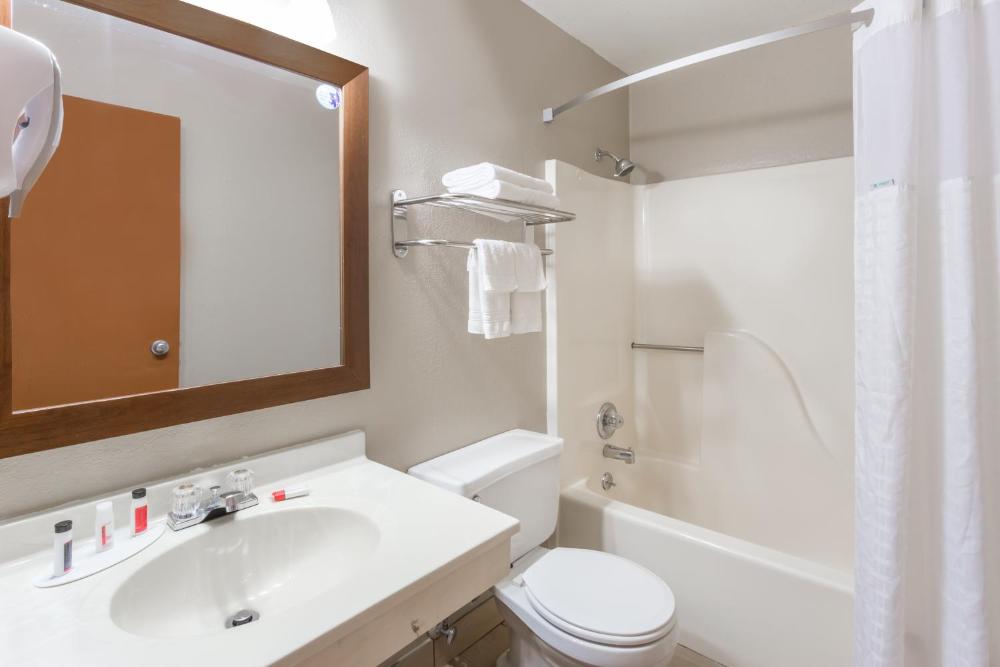 Double Room with Two Double Beds - Non-Smoking interior